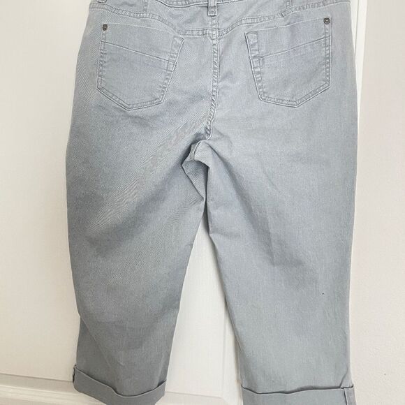 a.n.a. Blue Capri Lightweight Jean 12P Pre-loved - Picture 2 of 3